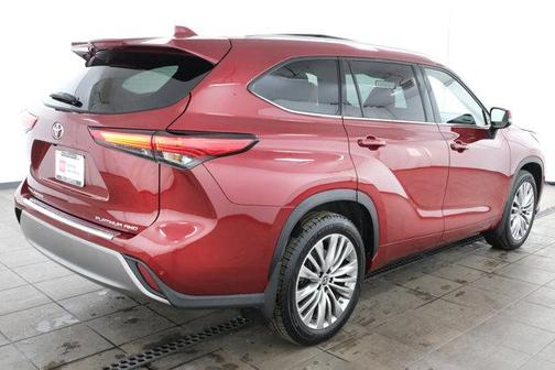 2022 Toyota Highlander Platinum