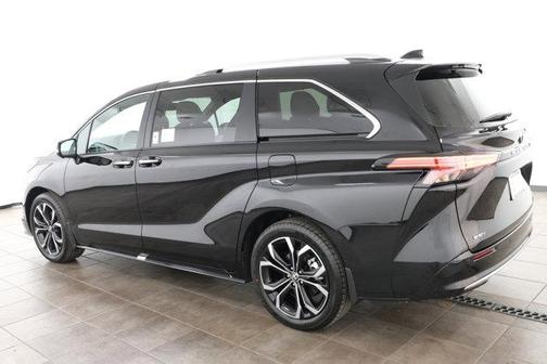 2025 Toyota Sienna Platinum