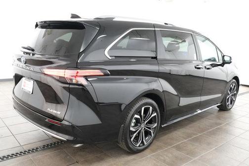2025 Toyota Sienna Platinum