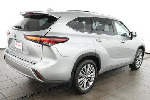 2024 Toyota Highlander Hybrid Platinum