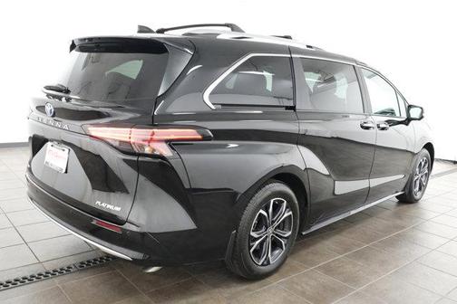 2025 Toyota Sienna Platinum 7 Passenger
