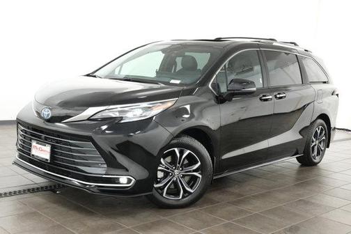 2025 Toyota Sienna Platinum 7 Passenger