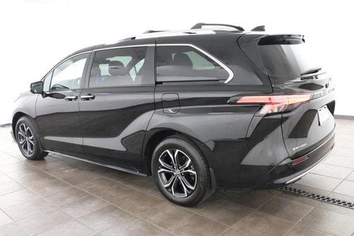 2025 Toyota Sienna Platinum 7 Passenger