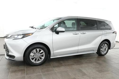 2024 Toyota Sienna LE