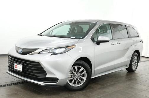 2024 Toyota Sienna LE