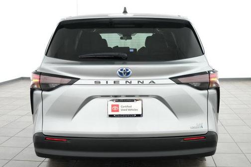 2024 Toyota Sienna LE