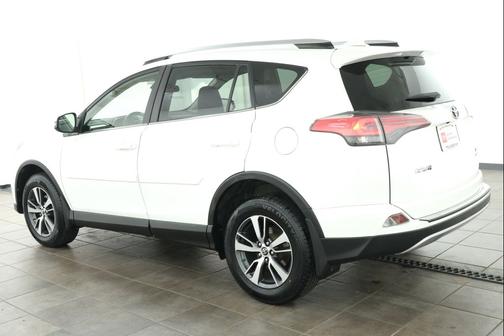 Super White 2018 Toyota RAV4 XLE