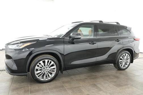 2023 Toyota Highlander Hybrid Platinum