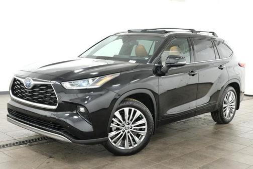 2023 Toyota Highlander Hybrid Platinum