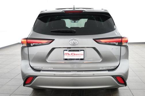 2025 Toyota Highlander Hybrid Platinum