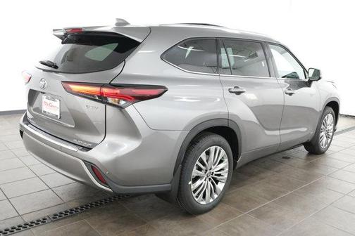 2025 Toyota Highlander Hybrid Platinum