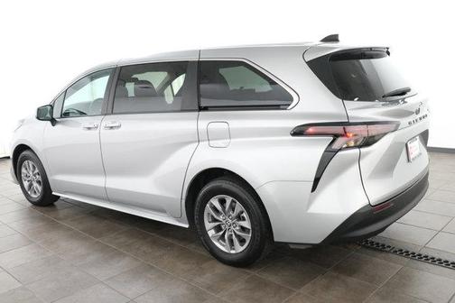 2024 Toyota Sienna LE