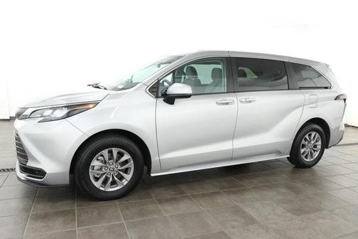 2024 Toyota Sienna LE