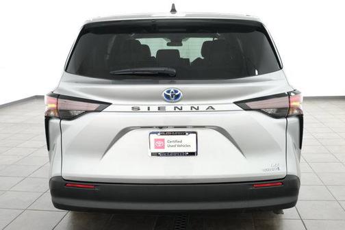 2024 Toyota Sienna LE