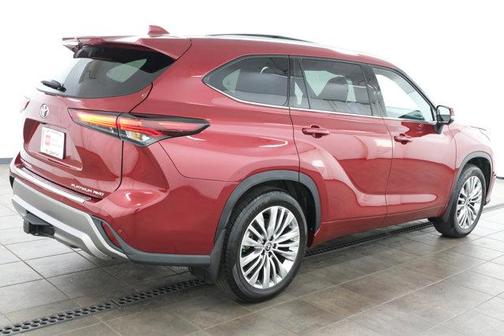 Ruby Flare Pearl 2025 Toyota Highlander Platinum