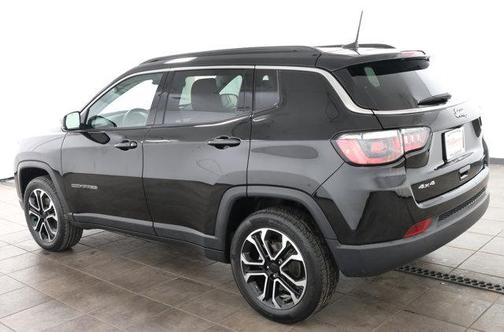 Diamond Black Crystal Pearlcoat 2022 Jeep Compass Limited
