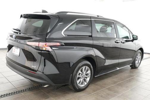2025 Toyota Sienna XLE