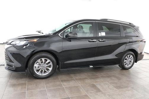 2025 Toyota Sienna XLE