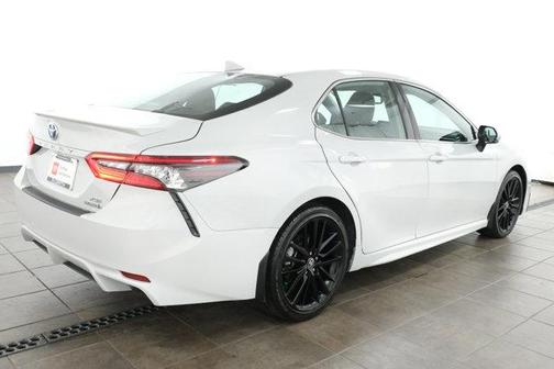 2024 Toyota Camry Hybrid SE
