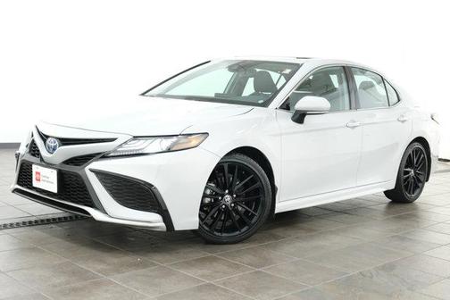 2024 Toyota Camry Hybrid SE