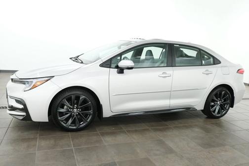 Classic Silver Metallic 2025 Toyota Corolla SE