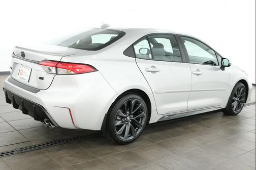 Classic Silver Metallic 2025 Toyota Corolla SE