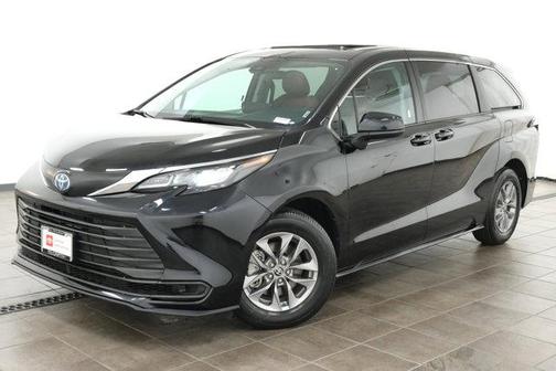 2024 Toyota Sienna LE