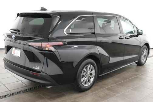 2024 Toyota Sienna LE