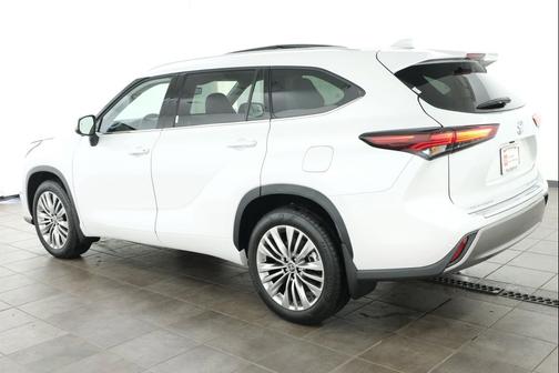 Wind Chill Pearl 2026 Toyota Highlander Platinum