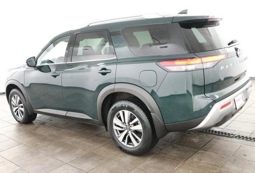 Obsidian Green Pearl 2022 Nissan Pathfinder SL 4WD