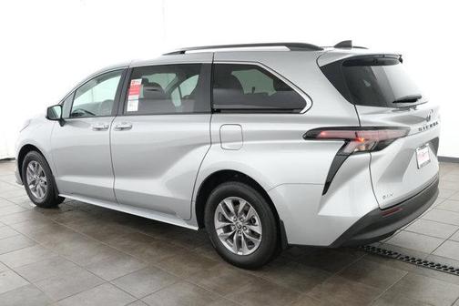 2025 Toyota Sienna LE