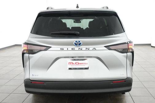 2025 Toyota Sienna LE