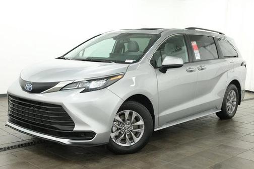 2025 Toyota Sienna LE