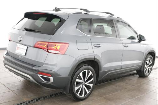 Pure Gray 2022 Volkswagen Taos 1.5T SE