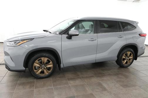 2023 Toyota Highlander Hybrid Bronze Edition