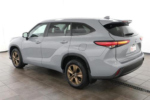 2023 Toyota Highlander Hybrid Bronze Edition