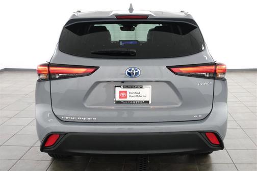 2023 Toyota Highlander Hybrid Bronze Edition