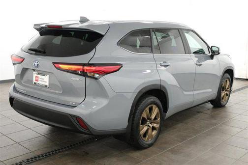 2023 Toyota Highlander Hybrid XLE