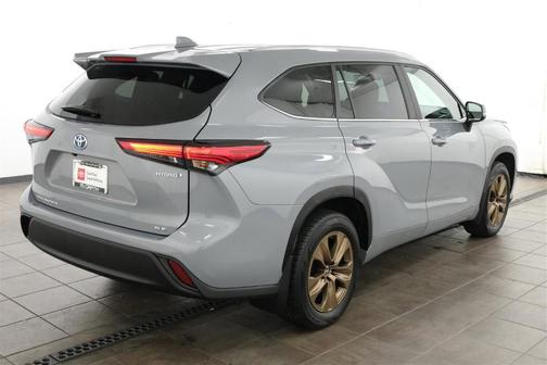 2023 Toyota Highlander Hybrid Bronze Edition