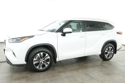 2025 Toyota Highlander XLE