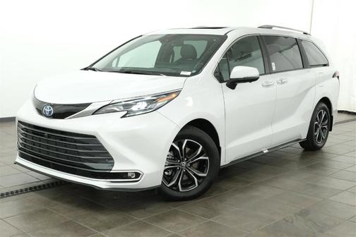 2025 Toyota Sienna Platinum 7 Passenger
