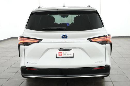 2025 Toyota Sienna Platinum 7 Passenger