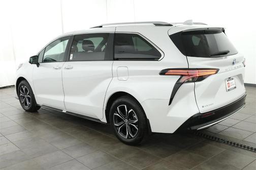 2025 Toyota Sienna Platinum 7 Passenger