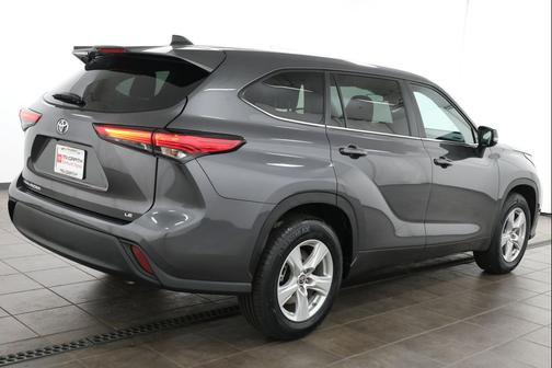 Magnetic Gray Metallic 2023 Toyota Highlander LE