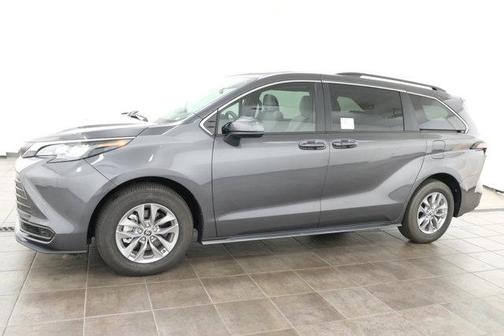 2025 Toyota Sienna LE