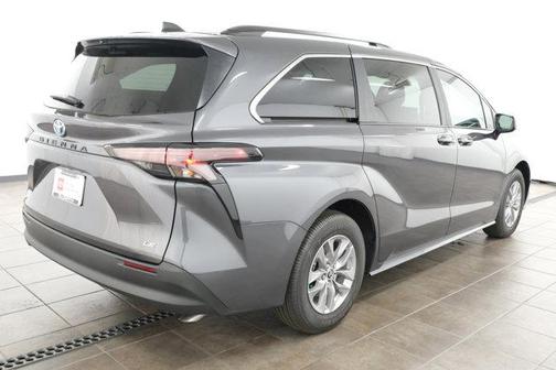 2025 Toyota Sienna LE