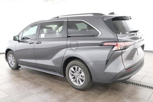2025 Toyota Sienna LE