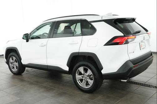 Ice Cap 2024 Toyota RAV4 XLE
