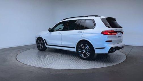Mineral White Metallic 2027 BMW X7 M60i