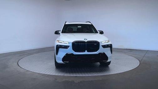 Mineral White Metallic 2027 BMW X7 M60i